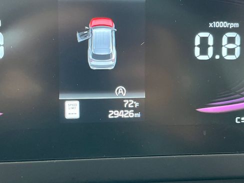 Used 2025 Kia Sportage LX image 40