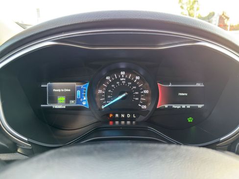 Used 2019 Ford Fusion SE FWD image 23