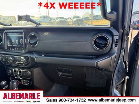 Used 2022 Jeep Wrangler Unlimited Sahara AWD/4WD image 33