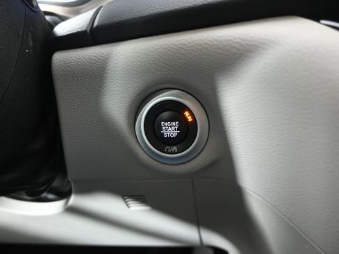 Used 2018 Chrysler Pacifica Touring-L image 36