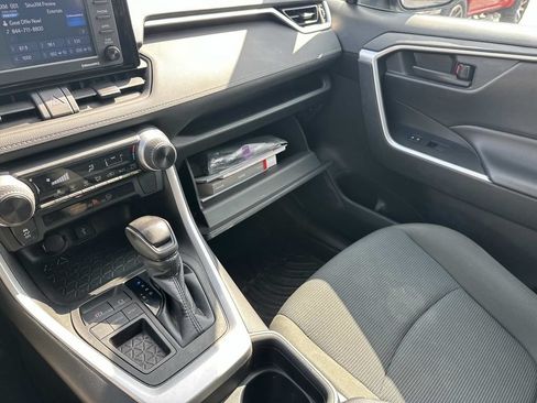 Used 2021 Toyota RAV4 LE FWD image 33