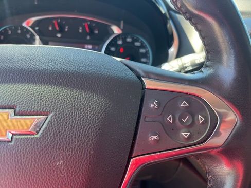Used 2020 Chevrolet Traverse LT image 18