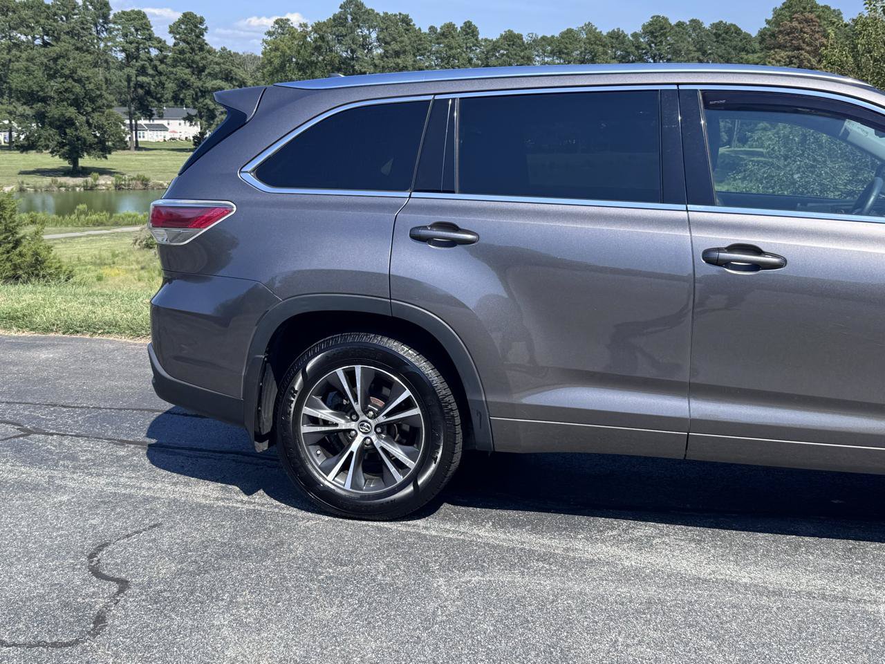 Used 2016 Toyota Highlander XLE AWD/4WD image 15