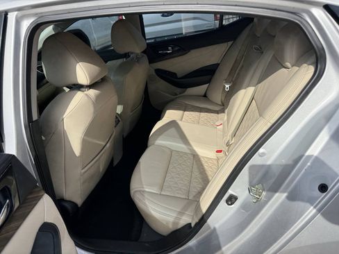 Used 2016 Nissan Maxima Platinum FWD image 13