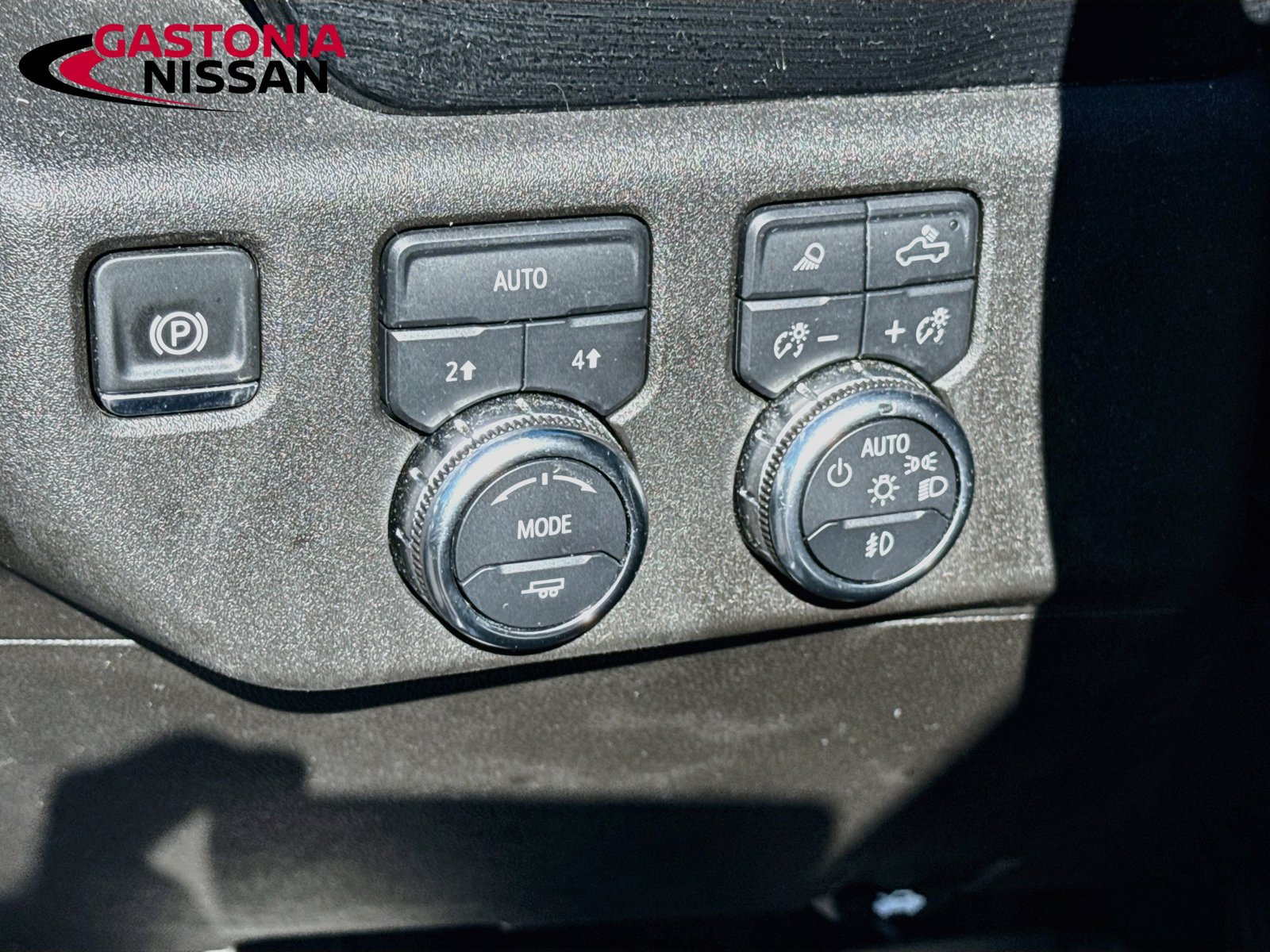 Used 2025 GMC Sierra 1500 SLT AWD/4WD image 13