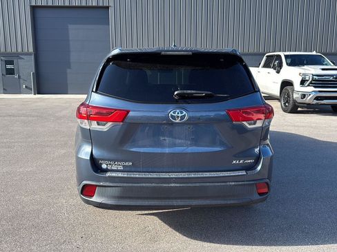 Used 2017 Toyota Highlander XLE AWD/4WD image 4