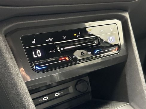 Used 2022 Volkswagen Tiguan SE R-Line image 19
