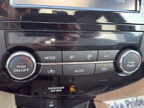 Used 2015 Nissan Rogue SL w/ SL Premium Package image 16