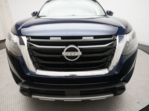 Certified 2025 Nissan Pathfinder Platinum AWD/4WD image 23