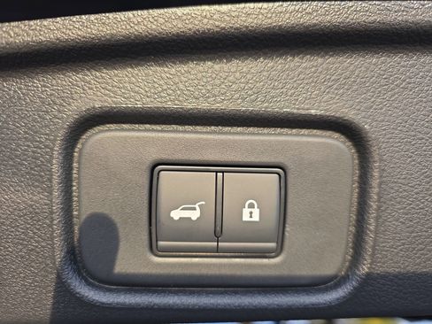 New 2026 Nissan Pathfinder SL image 13