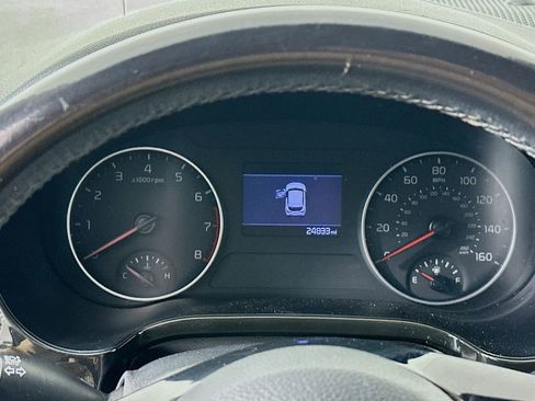 Used 2022 Kia Seltos EX image 12