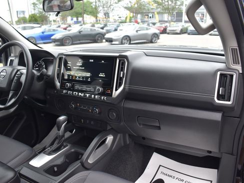 Used 2025 Nissan Frontier SV image 45