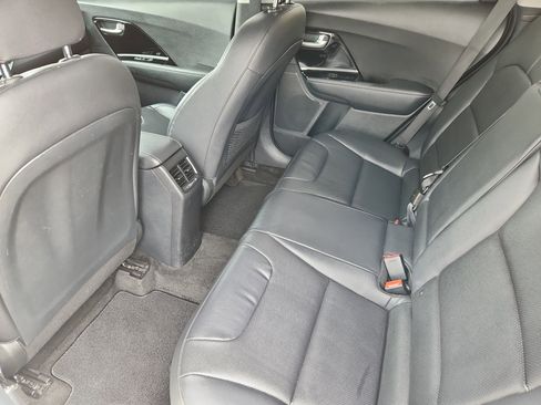 Used 2022 Kia Niro Touring Special Edition image 10