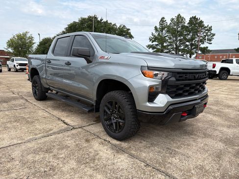 Used 2026 Chevrolet Silverado 1500 Custom Trail Boss AWD/4WD image 2