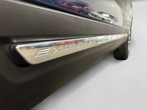 Used 2016 Ford Explorer XLT w/ Equipment Group 202A image 12