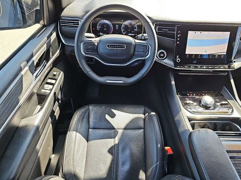 Used 2024 Jeep Wagoneer L Series III w/ Flexible Seating Group AWD/4WD image 15