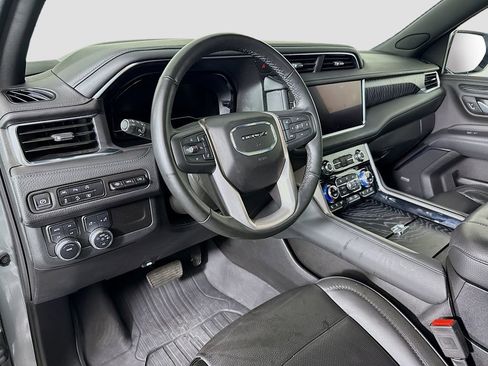 Used 2024 GMC Yukon XL Denali AWD/4WD image 9