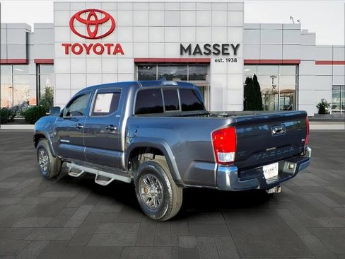 Used 2017 Toyota Tacoma SR5 image 29