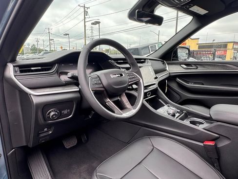 New 2026 Jeep Grand Cherokee Limited w/ Limited Altitude Package AWD/4WD image 13