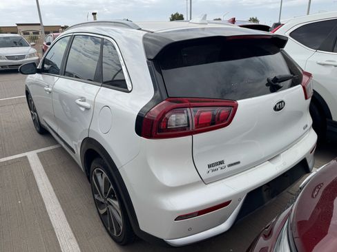 Used 2018 Kia Niro Touring FWD image 3