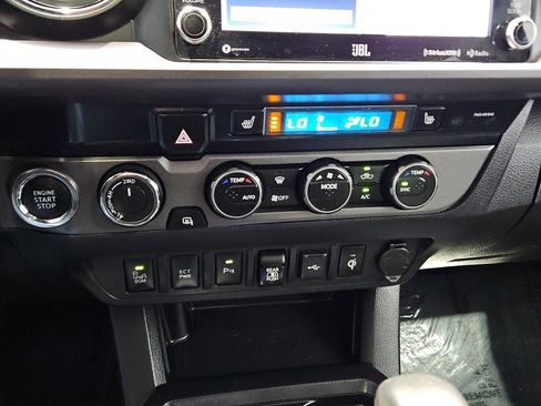 Used 2021 Toyota Tacoma TRD Sport w/ TRD Premium Sport Package AWD/4WD image 16