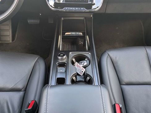 Used 2025 Lincoln Corsair Grand Touring w/ Equipment Group 301A image 18