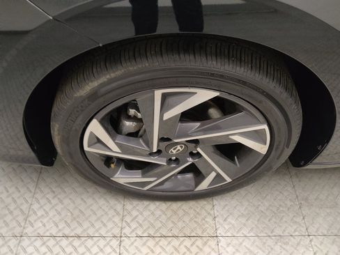 Used 2025 Hyundai Elantra Sport FWD image 31