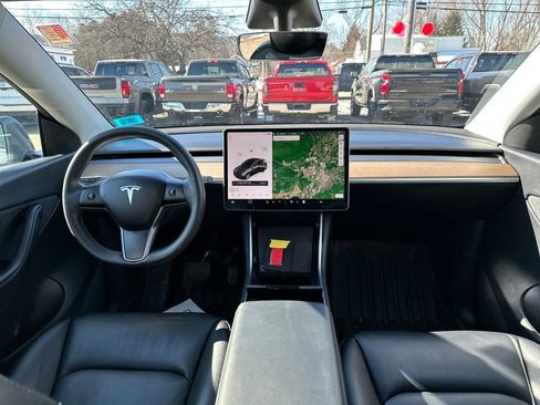 Used 2021 Tesla Model Y Long Range image 12