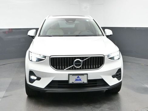 Used 2023 Volvo XC40 B5 Plus w/ Driver Assist Package AWD/4WD image 3
