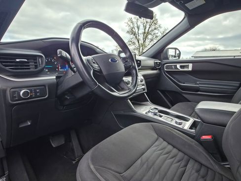Used 2020 Ford Explorer XLT image 12