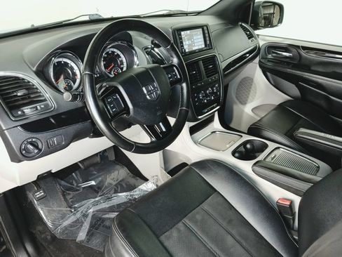 Used 2019 Dodge Grand Caravan SXT FWD image 15