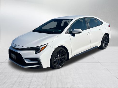 Used 2023 Toyota Corolla SE w/ Carpet Mat Package (TMS) FWD image 3