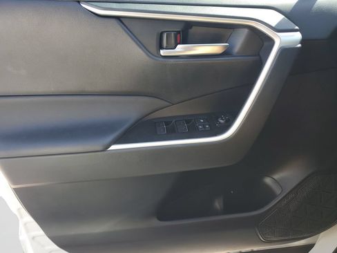 Used 2025 Toyota RAV4 XLE FWD image 18