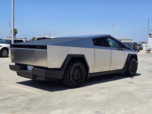 Used 2024 Tesla Cybertruck Cyberbeast AWD/4WD image 4