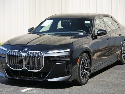 Used 2023 BMW i7 xDrive60 w/ Executive Package 2 AWD/4WD image 69