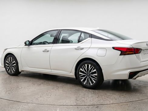 Used 2025 Nissan Altima 2.5 SV FWD image 6