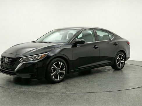 Used 2025 Nissan Sentra SV image 3