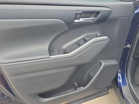 Used 2023 Toyota Highlander XLE image 19