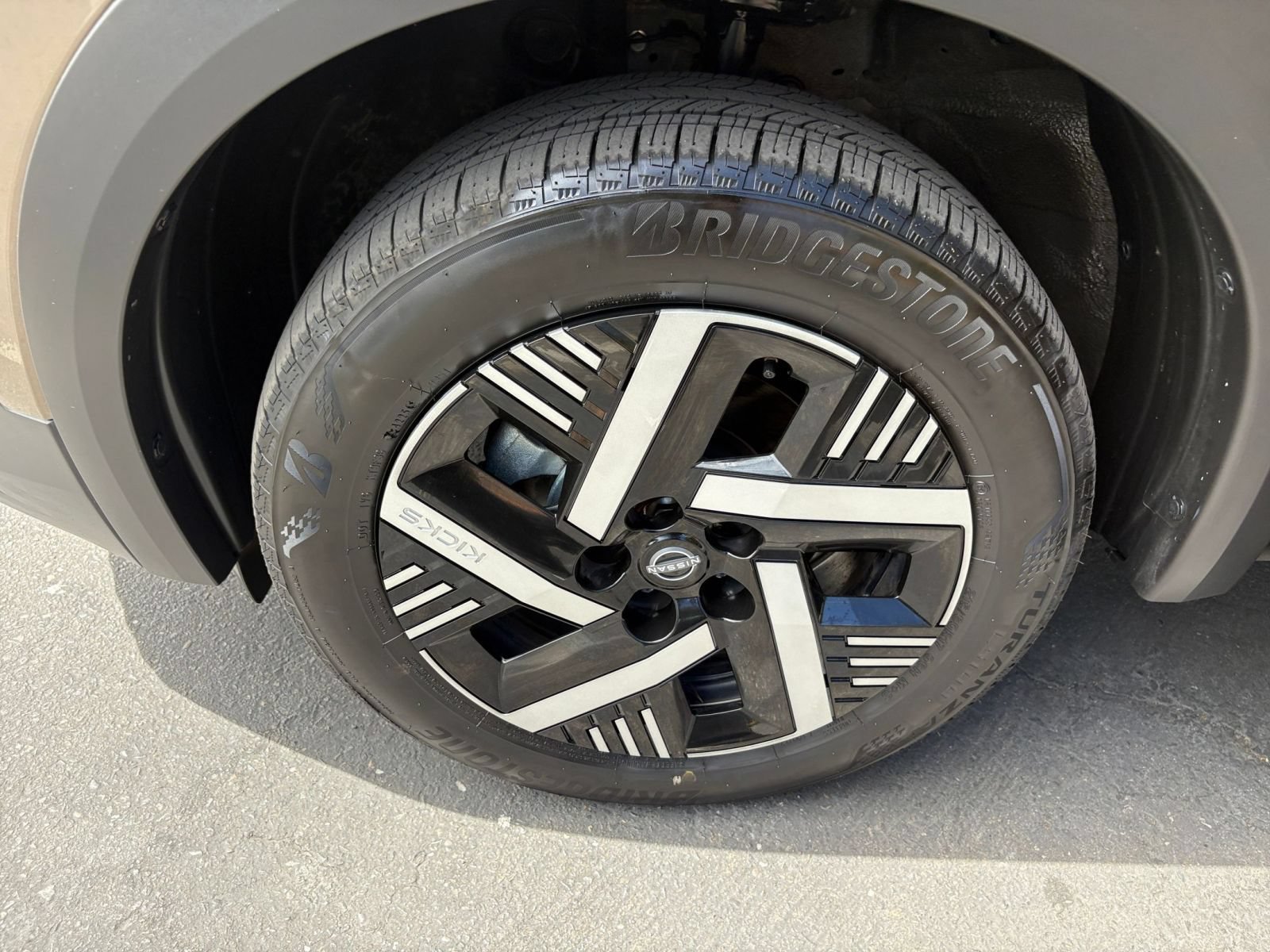 Used 2026 Nissan Kicks SV w/ Cold Weather Package FWD image 28