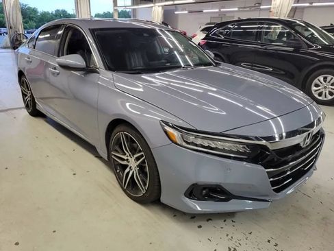 Used 2022 Honda Accord Touring image 2