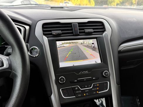 Used 2020 Ford Fusion SE FWD image 31
