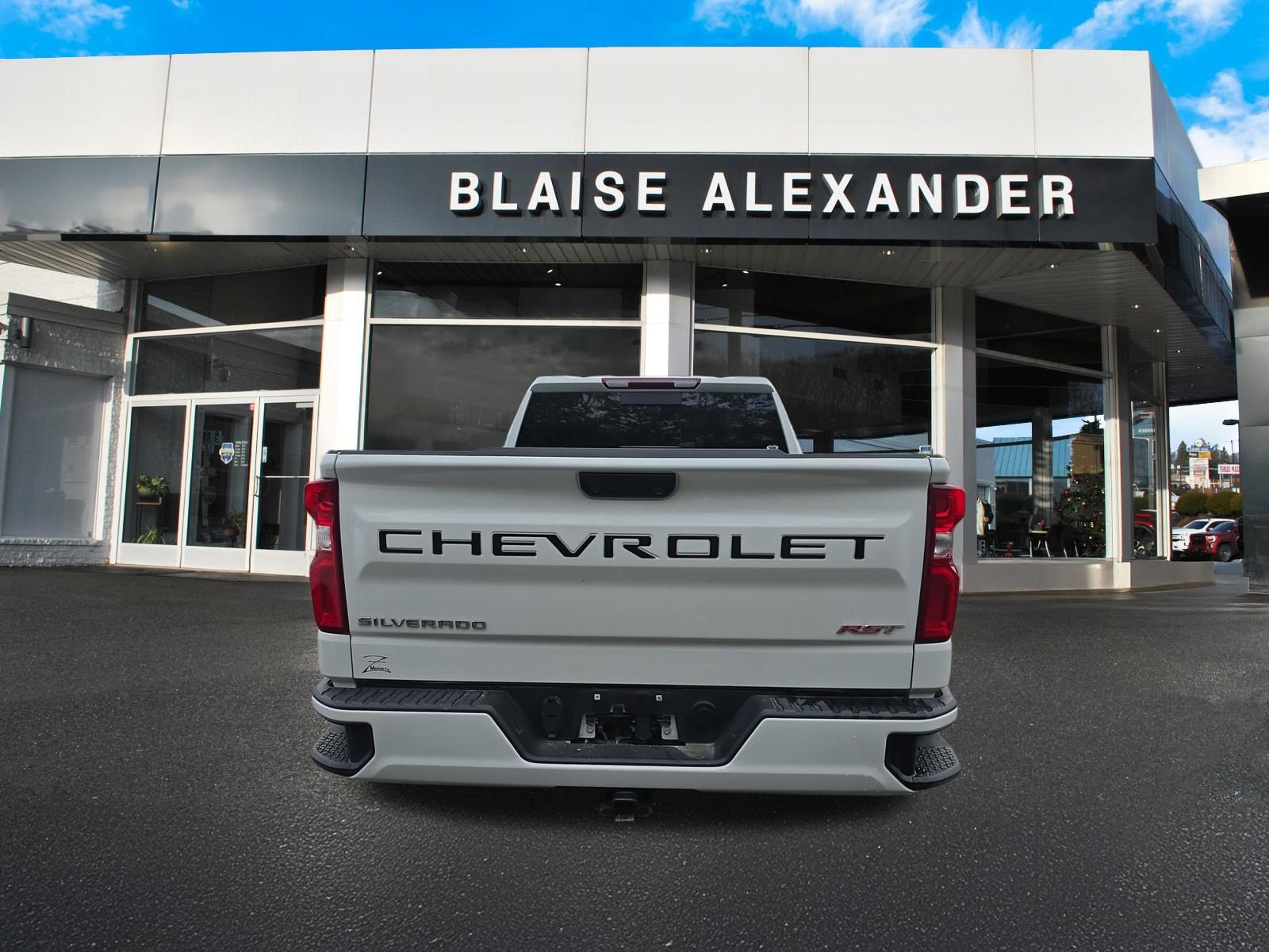 Used 2024 Chevrolet Silverado 1500 RST w/ Convenience Package II AWD/4WD image 4