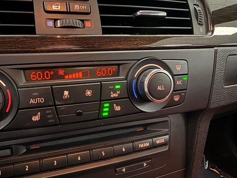 Used 2013 BMW 328i Convertible w/ M Sport Pkg image 21