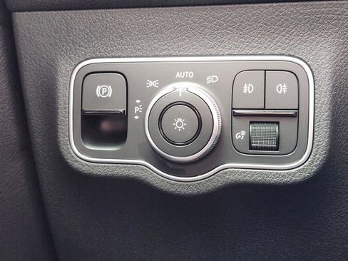 Certified 2025 Mercedes-Benz GLB 250 image 15