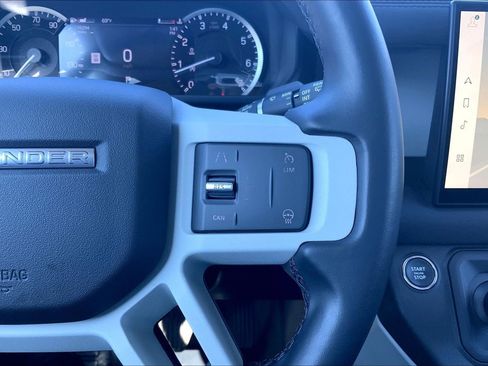 Used 2023 Land Rover Defender 130 S image 24