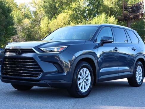 Used 2025 Toyota Grand Highlander XLE image 1