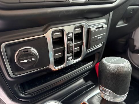 Used 2022 Jeep Gladiator Willys image 35