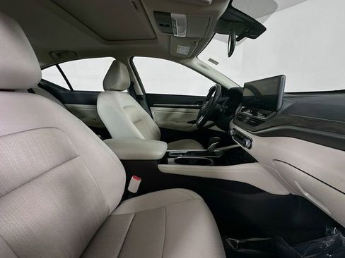 Used 2023 Nissan Altima 2.5 SV w/ SV Premium Package image 28