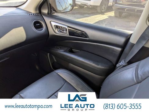 Used 2017 Nissan Pathfinder SV w/ Trailer Tow Package FWD image 17