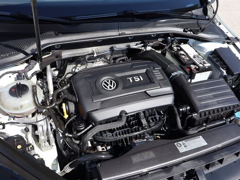 Used 2016 Volkswagen GTI SE FWD image 36